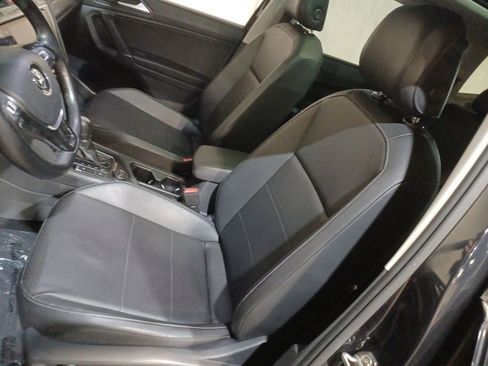 Used 2018 Volkswagen Tiguan SE w/ Panoramic Sunroof Package image 13