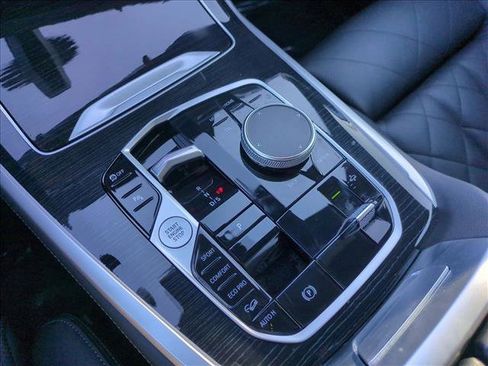 Used 2023 BMW X7 xDrive40i w/ M Sport Package AWD/4WD image 12