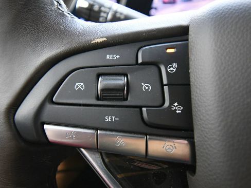 Used 2023 Cadillac Escalade Premium Luxury AWD/4WD image 23