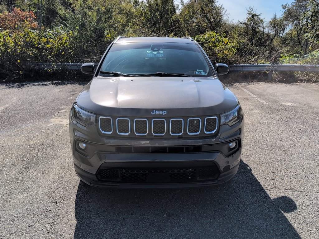 Used 2023 Jeep Compass Latitude AWD/4WD image 2