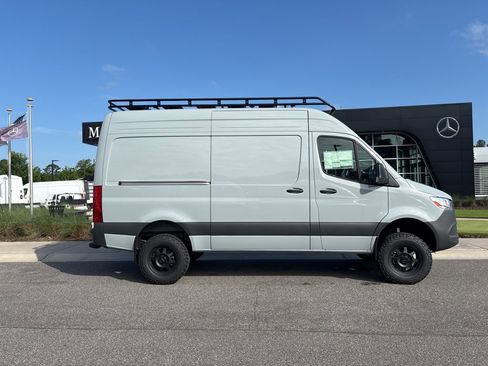 Used 2025 Mercedes-Benz Sprinter 2500 image 2