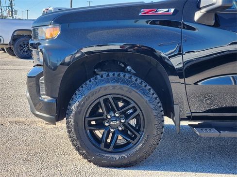 Used 2021 Chevrolet Silverado 1500 Custom Trail Boss w/ LPO, Dark Essentials Package image 8