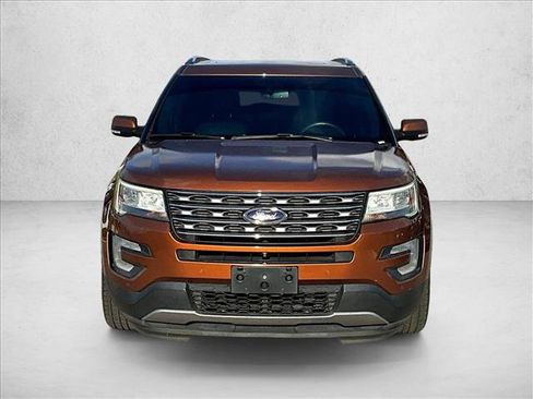 Used 2017 Ford Explorer Limited FWD image 3