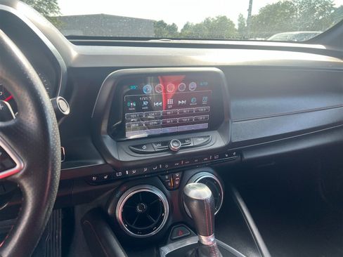 Used 2017 Chevrolet Camaro SS RWD image 9