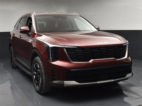 Certified 2025 Kia Sorento S image 2