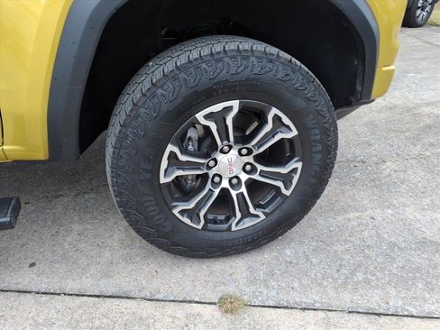 Used 2023 GMC Canyon AT4 w/ AT4 Premium Package image 9