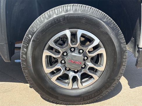 Used 2023 GMC Sierra 3500 Denali w/ Denali Ultimate Package image 9