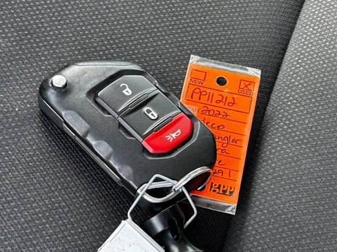 Used 2022 Jeep Wrangler Unlimited Sahara image 45