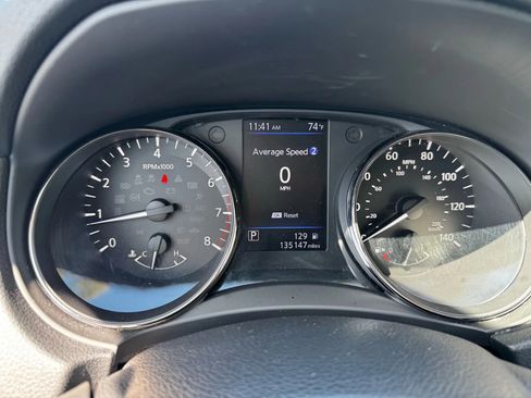 Used 2018 Nissan Rogue SV w/ Premium Package image 23