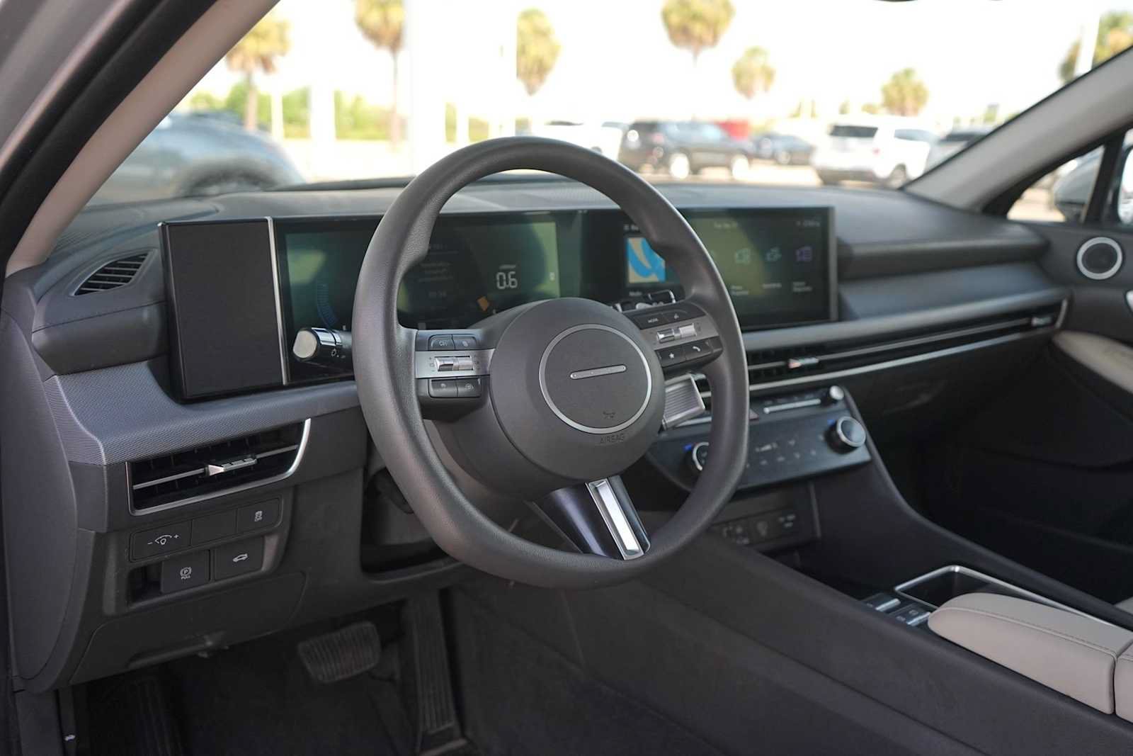 Used 2025 Hyundai Sonata SEL FWD image 2