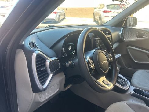 Used 2023 Kia Soul LX FWD image 5
