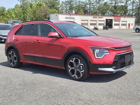 New 2025 Kia Niro EX Touring image 2