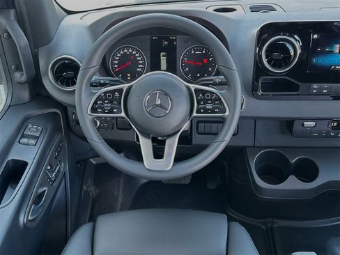 Used 2024 Mercedes-Benz Sprinter 2500 image 15