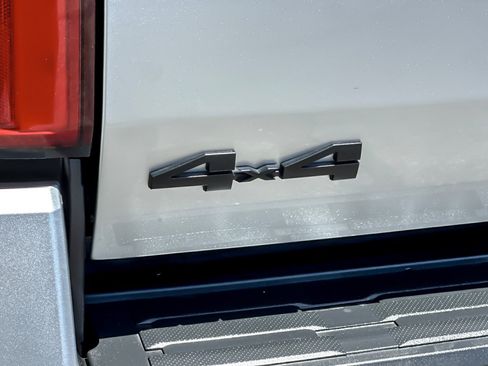 Certified 2025 Toyota Tacoma TRD Off-Road AWD/4WD image 25