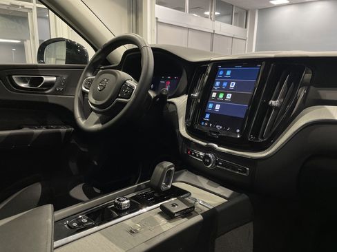 Used 2025 Volvo XC60 B5 Plus image 33