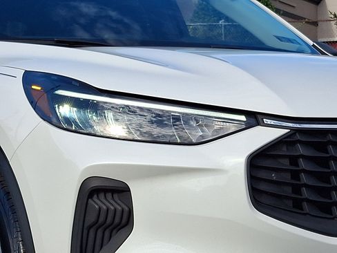 Certified 2023 Ford Escape Active AWD/4WD image 9