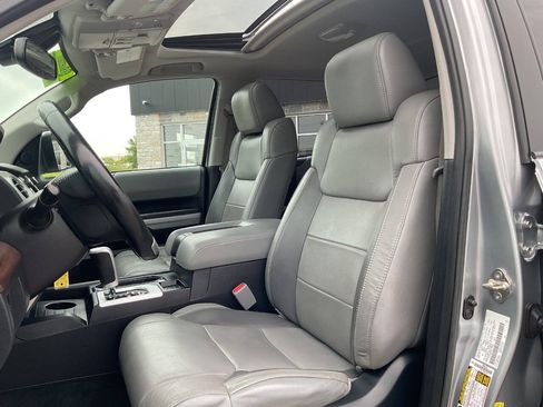 Used 2018 Toyota Tundra Limited w/ Limited Premium Package AWD/4WD image 15