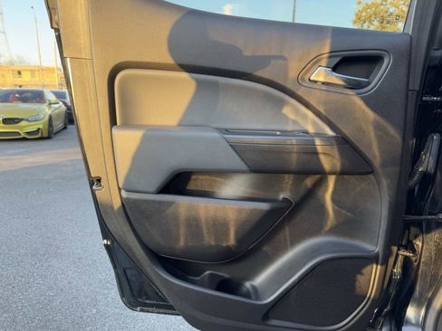 Used 2021 Chevrolet Colorado Z71 w/ Z71 Midnight Edition image 37