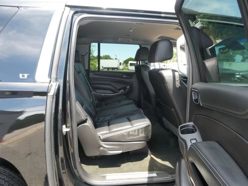 Used 2019 Chevrolet Suburban LT RWD image 27