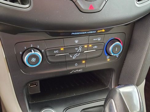 Used 2016 Ford Focus SE w/ SE Sport Package FWD image 32