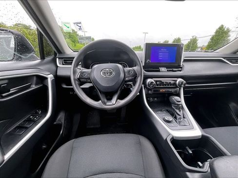 Used 2024 Toyota RAV4 LE AWD/4WD image 17