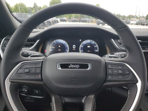 New 2025 Jeep Grand Cherokee L Limited w/ Black Appearance Package image 21