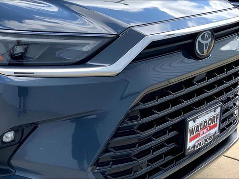 Used 2024 Toyota Grand Highlander AWD image 35
