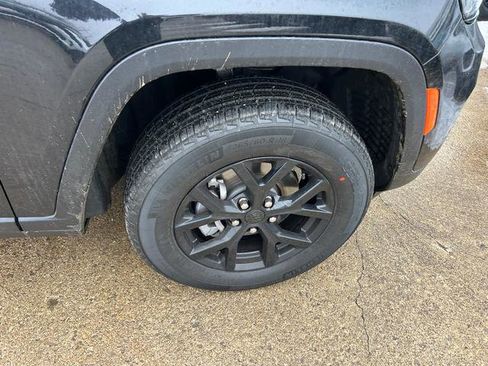 New 2025 Jeep Grand Cherokee 4WD image 24