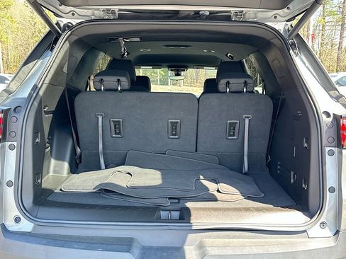 Used 2023 Chevrolet Traverse LT image 16