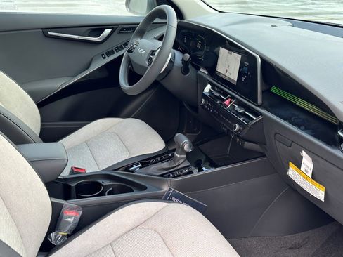 New 2025 Kia Niro SX image 13