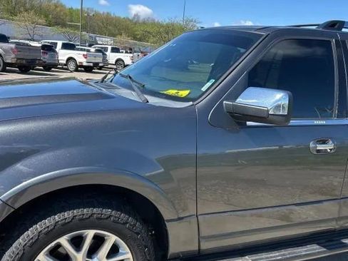 Used 2017 Ford Expedition Limited AWD/4WD image 2