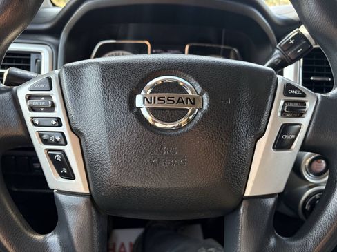 Used 2018 Nissan Titan SV AWD/4WD image 30