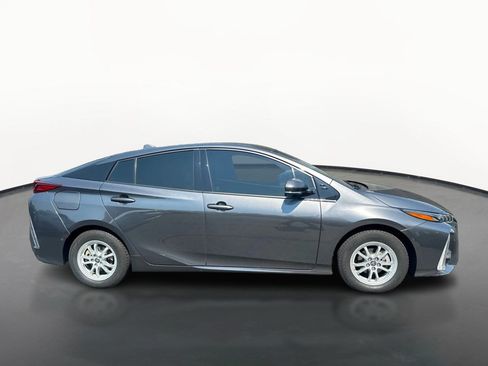 Used 2018 Toyota Prius Prime Advanced FWD image 2
