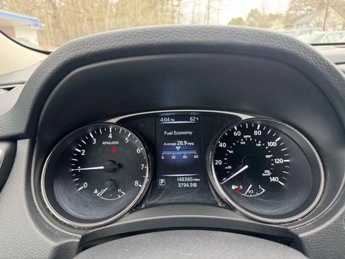 Used 2016 Nissan Rogue SV image 14