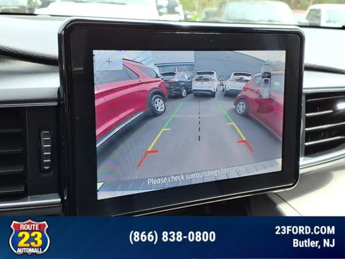 Certified 2022 Ford Explorer XLT w/ Equipment Group 202A AWD/4WD image 17