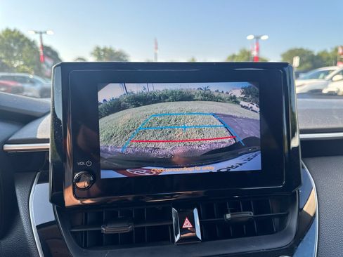 Used 2025 Toyota Corolla LE FWD image 18