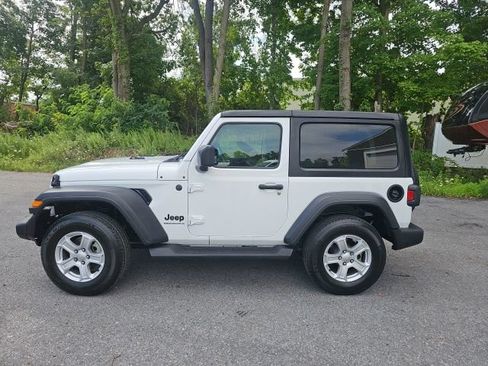 Used 2023 Jeep Wrangler Sport AWD/4WD image 4