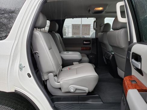 Used 2022 Toyota Sequoia Platinum image 18