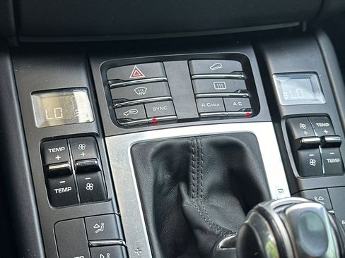 Used 2015 Porsche Macan Turbo AWD/4WD image 18