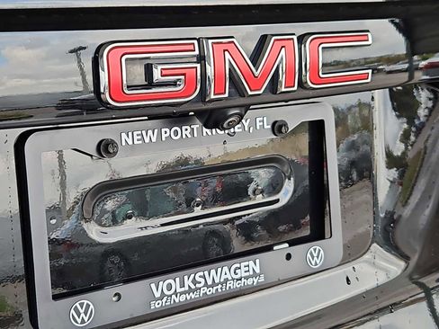 Used 2023 GMC Acadia SLE w/ Driver Convenience Package image 12