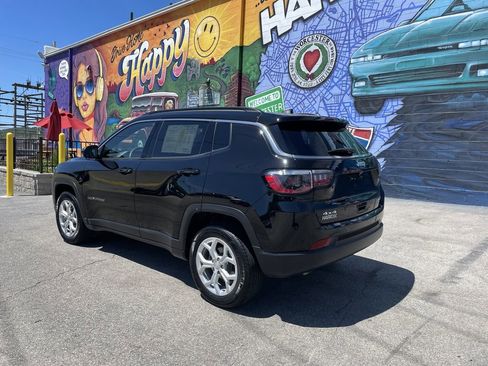Used 2024 Jeep Compass Latitude AWD/4WD image 2
