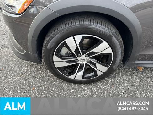 Used 2024 Volvo V60 B5 Cross Country Plus image 15