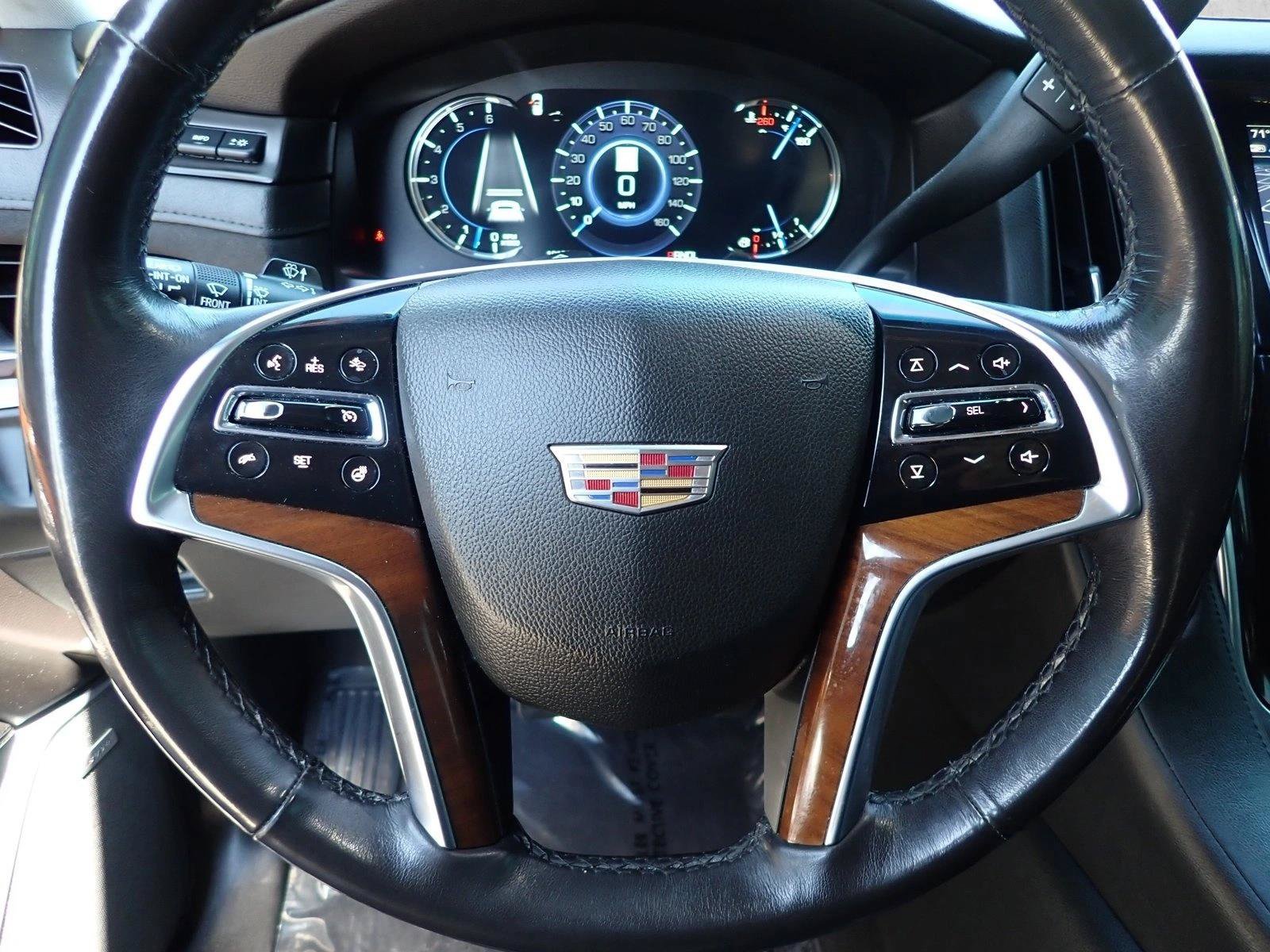 Used 2020 Cadillac Escalade Premium Luxury AWD/4WD image 16