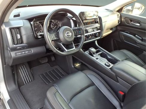 Certified 2025 Nissan Pathfinder SL AWD/4WD image 13