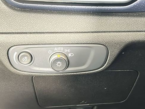Used 2022 Chevrolet Bolt EUV Premier w/ Launch Edition FWD image 20