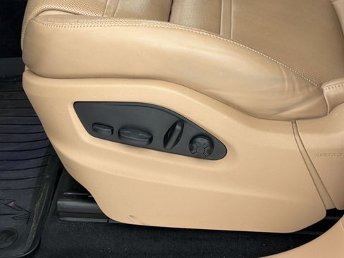 Used 2022 Porsche Cayenne AWD/4WD image 14