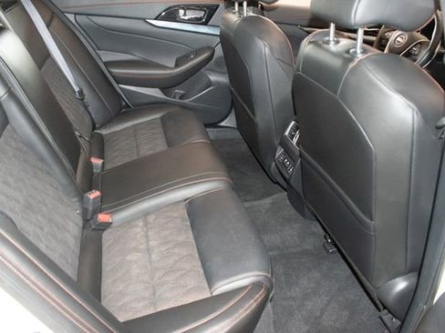 Used 2023 Nissan Maxima SR FWD image 12