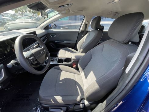 Used 2025 Kia K4 LXS image 30