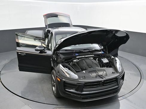 New 2026 Porsche Macan image 40