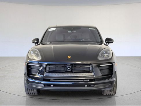 Certified 2025 Porsche Macan AWD/4WD image 11